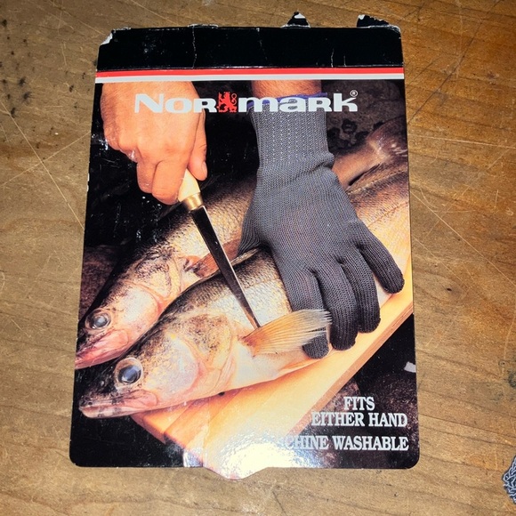 Fillet glove for fish - good used condition, STAINED but may be removable - Picture 6 of 12